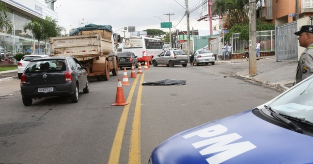 G1 Homem morre após ser atropelado na Avenida 115 em Goiânia