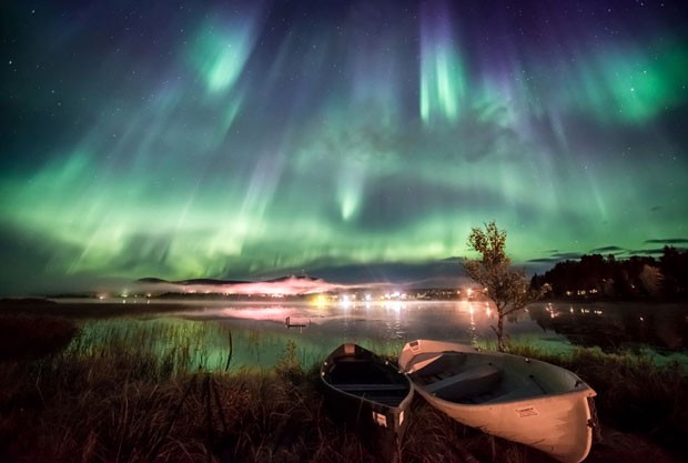 A aurora também aparece sobre o Lago Äkäslompolo, na Finlândia, neste registro de Marcus Kiili (Foto: Marcus Kiili/Observatório Real de Greewich) A aurora também aparece sobre o Lago Äkäslompolo, na Finlândia, neste registro de Marcus Kiili (Foto: Marcus Kiili/Observatório Real de Greewich)