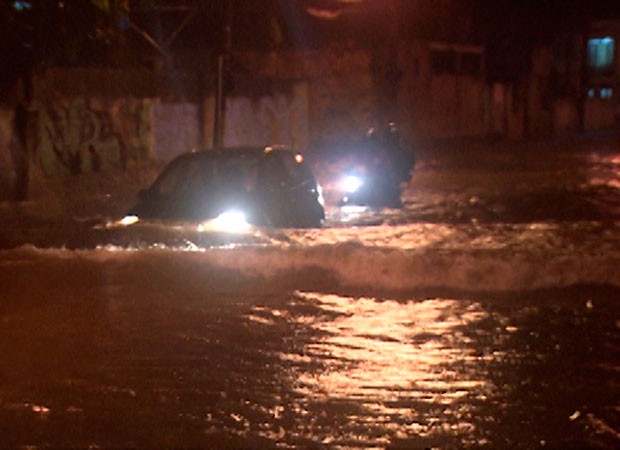 Chuva em salvador (Foto: Imagens/ TV Bahia)