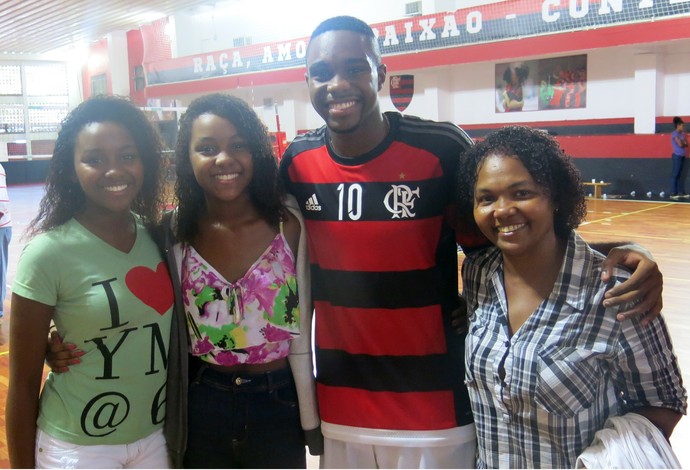 Robinho vôlei Flamengo família (Foto: Tiago Leme) Robinho vôlei Flamengo família (Foto: Tiago Leme)