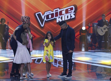 Fortes emoções e lágrimas dos participantes marcam estreia da fase ao vivo no 'The Voice Kids'