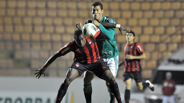 Betinho e Guerron, Palmeiras x Atlético-PR (Foto: Dorival Rosa / Futura Press)