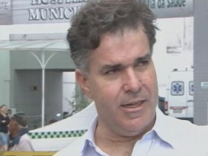 Secretário de Saúde admite que prefeitura não pagou a empresa (Foto: Reprodução/TV Tribuna)