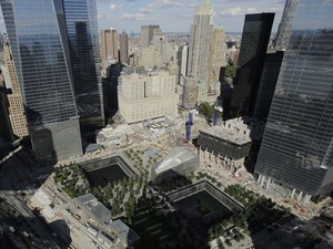 Vista aérea do Memorial de 11 de Setembro, em Nova York (Foto: Mark Lennihan/AP Photo)