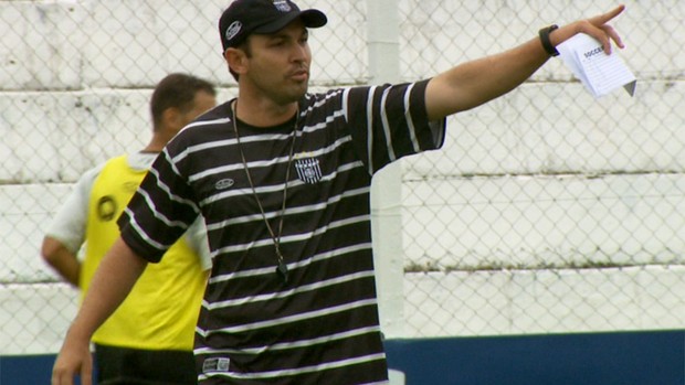 Moisés Egert, técnico do União Barbarense (Foto: Carlos Velardi / EPTV)