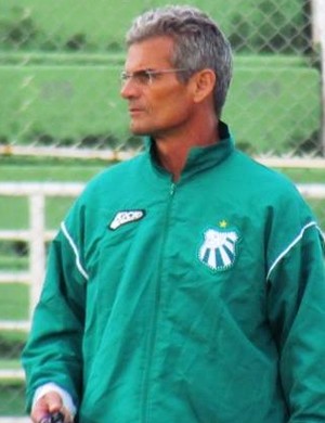 Eugênio Souza deixou a definição da equipe para o último treino (Foto: Divulgação Caldense)