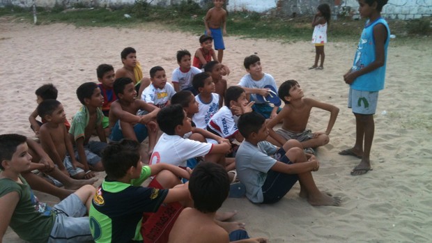 Wesley, de 11 anos, comanda time em bairro da feriferia de Fortaleza (Foto: Marcos Montenegro/Globoesporte.com) Wesley, de 11 anos, comanda time em bairro da feriferia de Fortaleza (Foto: Marcos Montenegro/Globoesporte.com)