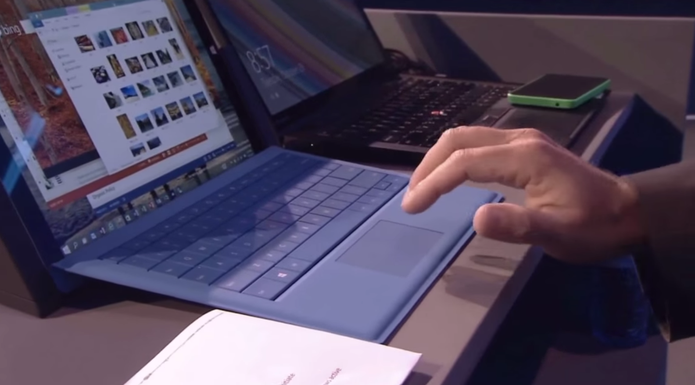 Movimentos do trackpad de PCs Windows lembram gestos para o Mac, da Apple (Foto: Reprodução/YouTube) Movimentos do trackpad de PCs Windows lembram gestos para o Mac, da Apple (Foto: Reprodução/YouTube)