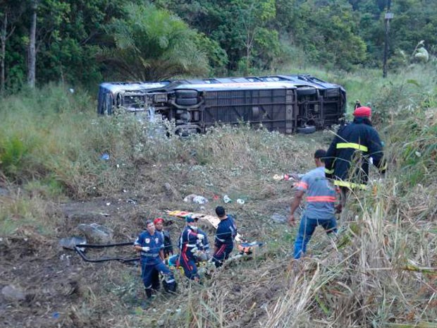 Acidente grave com ônibus perto de Teixeira de Freitas, BR-101, Bahia (Foto: LiberdadeNews)