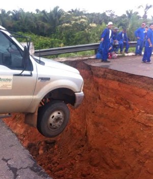 Chuva abre cratera de 6 metros no Tocantins (Airle Heringer Júnior/Arquivo Pessoal)