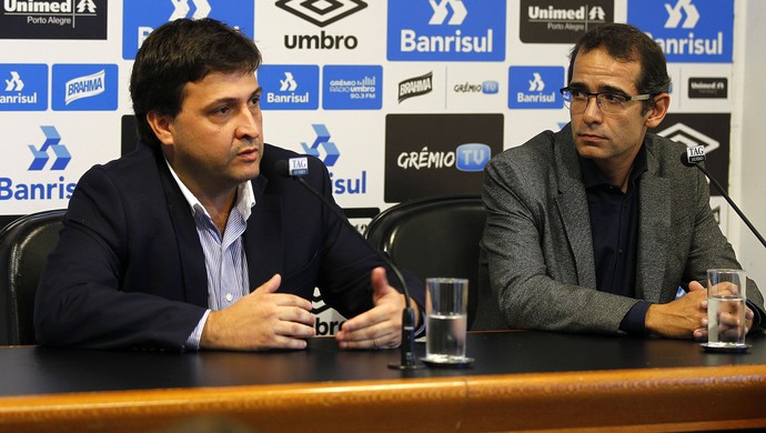 Alberto Guerra é apresentado ao lado de  Alexandre Rolim (Foto: Lucas Uebel / Grêmio, DVG)