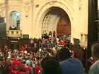 Manifestantes deixam a Alerj após invasão