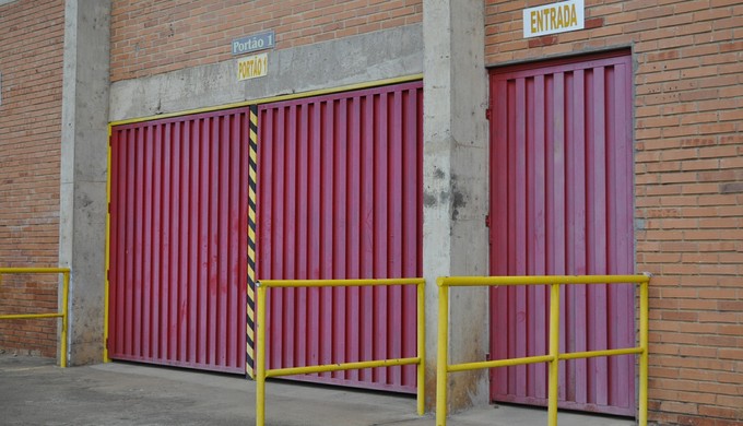 Portas fechadas para o primeiro treino do Botafogo-PB em Poços de Caldas (MG) (Foto: Lúcia Ribeiro/G1)