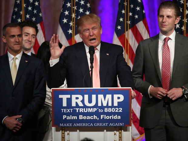 Donald Trump discursa em Palm Beach após vencer as primárias da Flórida, na terça (15) (Foto: Win McNamee/Getty Images/AFP)