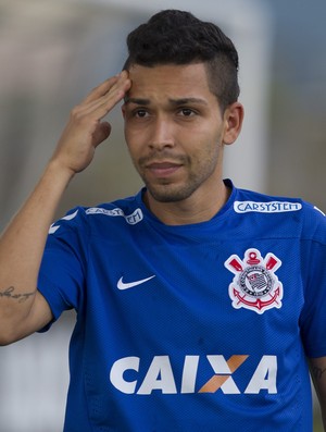 Diretoria e conselheiro buscam trégua para manter Petros no Corinthians