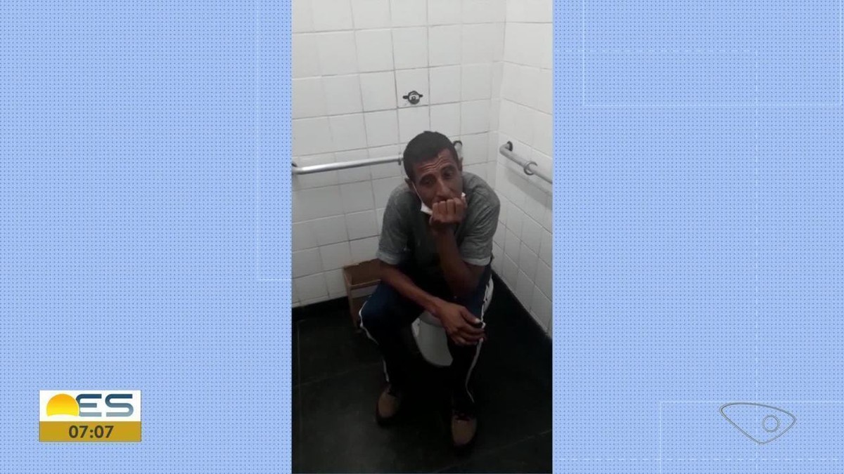 Homem Preso Enquanto Furtava Porta De Banheiro De Terminal De Nibus