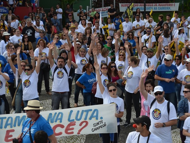 Ato de professores em greve reuniu cerca de mil pessoas na manhã desta terça (28) em Florianópolis (Foto: Sinte-SC/Divulgação)