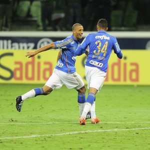 Vitor Hugo diz que goleada não tira desconfiança da torcida do Palmeiras