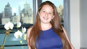 Noa Mintz estava tão descontente com a qualidade das babás contratadas por seus pais para cuidar dela e dos irmãos que decidiu criar sua própria empresa - aos 13 anos (Foto: BBC)