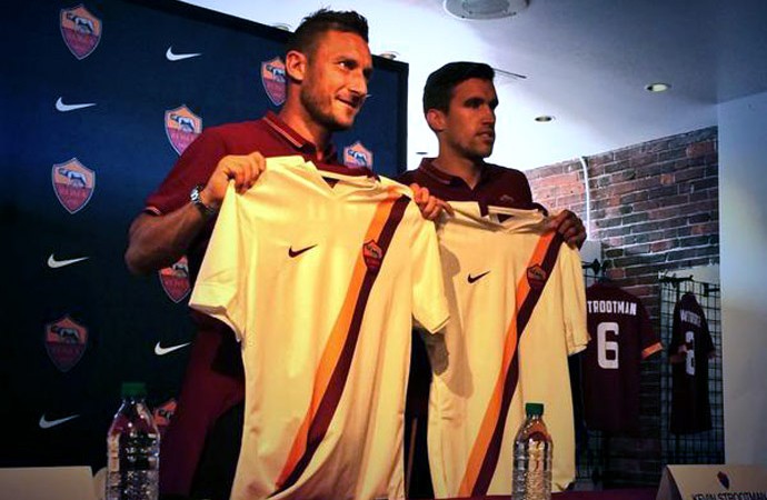 camisa roma (Foto: Reprodução / Twitter)