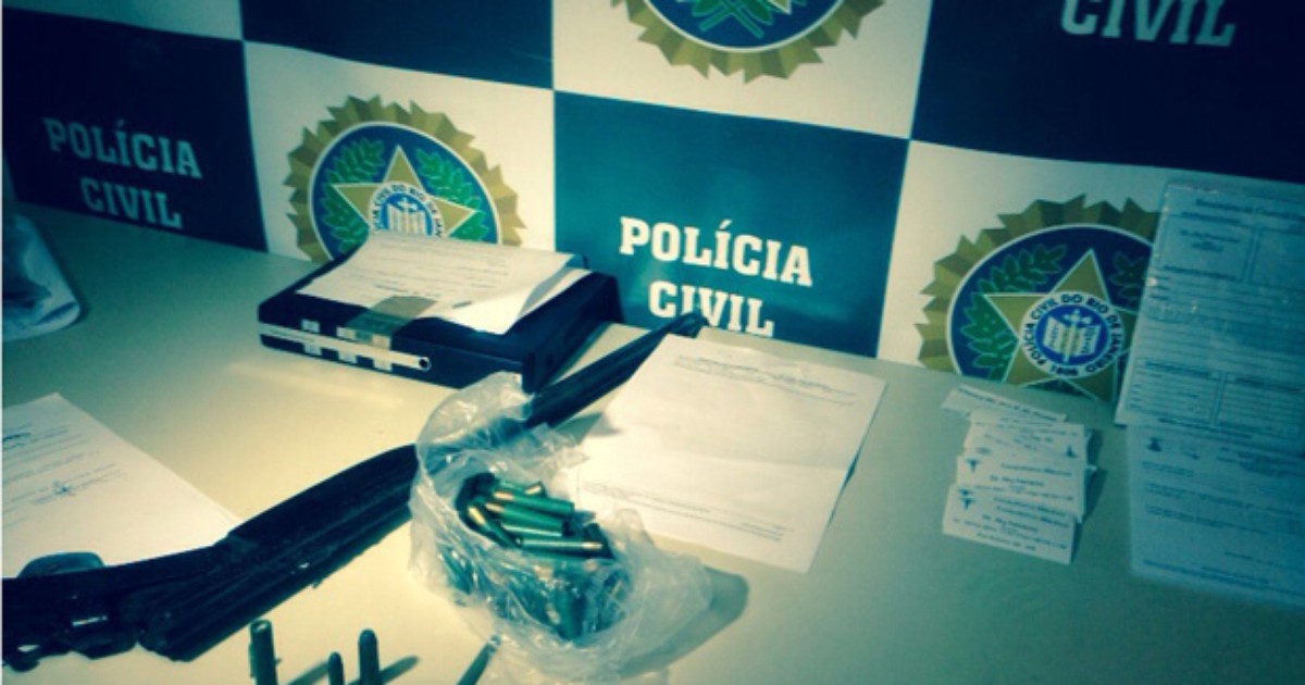 G Pol Cia Acha Armas Em Casa De Presa Por Liga O Sumi O De