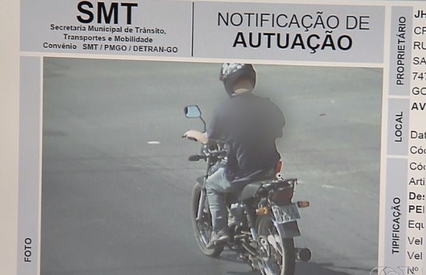 Polícia localizou Dennis após imagem de multa de trânsito em Goiânia, Goiás (Foto: Reprodução/ TV Anhanguera)