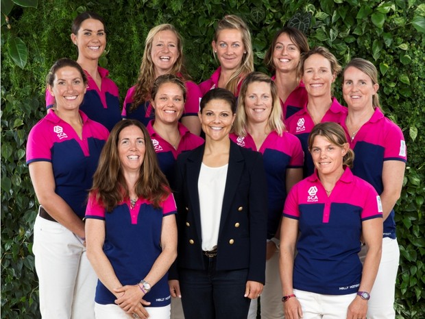 A princesa Victoria da Suécia e o time de barco a vela 100% feminino (Foto: Divulgação)