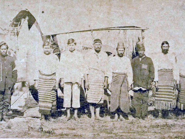 Prisioneiros paraguaios capturados na guerra (Foto: Fundação Biblioteca Nacional)