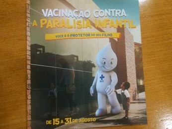 Panfleto da campanha de vacinação contra pólio (Foto: Mateus Rodrigues/G1)