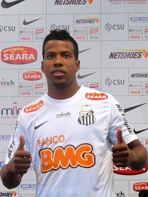 Guilherme Santos se apresenta no Santos (Foto: Marcelo Hazan)
