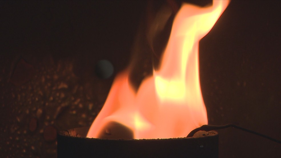 Casa foi incendiada durante o final de semana  (Foto: Reprodução/RBS TV)