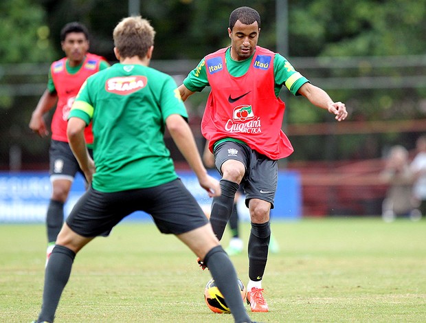 Lucas treino seleção brasileira (Foto: Wander Roberto / Vipcomm)