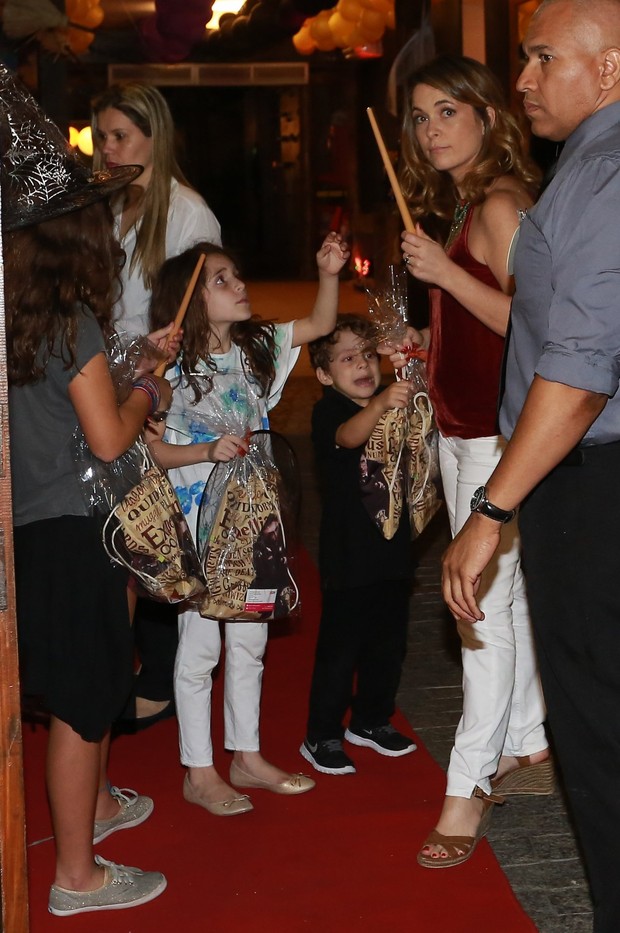 Claudia Abreu com a filha (Foto: Dilson Silva / AgNews)