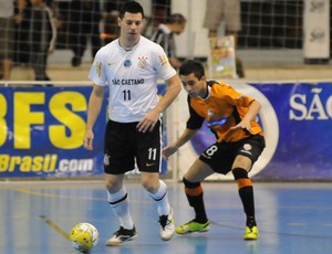 Simi, do Corinthians, contra o Carlos Barbosa (Foto: Divulgação) Simi, do Corinthians, contra o Carlos Barbosa (Foto: Divulgação)
