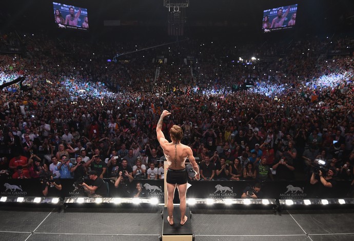 Conor McGregor pesagem UFC 189 MMA (Foto: Getty Images)