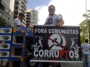 Adriano Lins, um dos organizadores do movimento Direita Pernambuco: &#39;Defendemos o regime militar porque o impeachment só derruba Dilma, e o regime geraria uma auditoria geral das contas do governo federal e dos Estados&#39; (Foto: Luna Markman / G1)