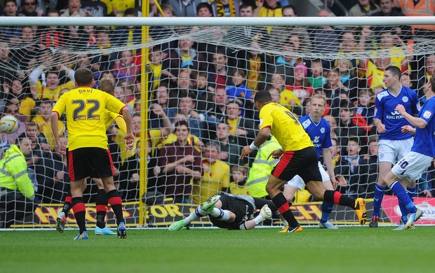 Troy Deeney watford gol Leicester (Foto: Agência Getty Images)