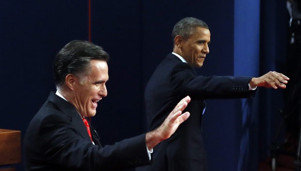 O republicano Mitt Romney e o democrata Barack Obama antes do debate de 3 de outubro em Denver, no Colorado (Foto: AFP)