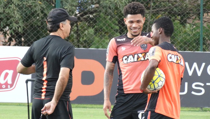 Marcelo Oliveira, Júnior Urso e Cazares, do Atlético-MG (Foto: Fernando Martins Y Miguel)