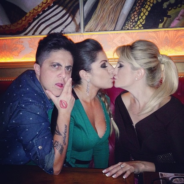 Thammy Miranda e Andressa Ferreira com Antônia Fontenelle em restaurante em São Paulo (Foto: Instagram/ Reprodução)
