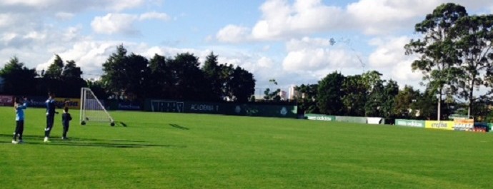 Após nova vitória, pipa vira diversão em treino do Palmeiras