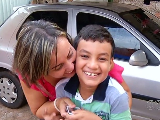 Mãe luta para que filho autista estude em Rio Verde, Goiás (Foto: Reprodução/ TV Anhanguera)
