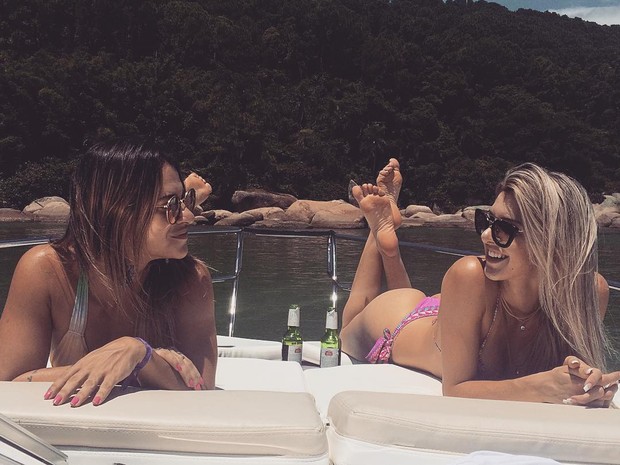 Tatiele Polyana com amiga (Foto: Reprodução/Instagram)
