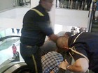 Adolescente prende pé em escada rolante de shopping no Rio
