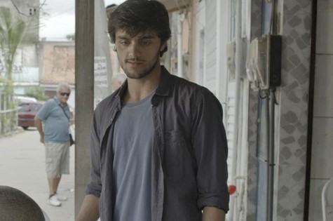 Felipe Simas é Jonatas em Totalmente demais (Foto: Reprodução) Felipe Simas é Jonatas em Totalmente demais (Foto: Reprodução)