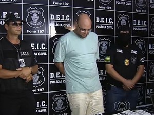 Homem foi preso em Goiânia ao receber produtos comprados na web (Foto: Reprodução/TV Anhanguera)