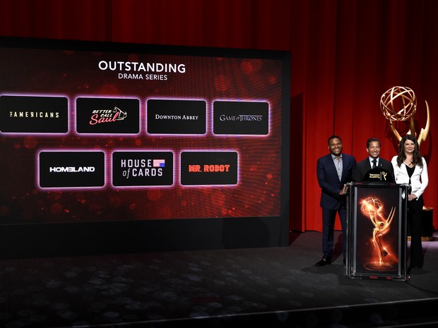 Anthony Anderson, Bruce Rosenblum e Lauren Graham anunciam os indicados ao 68º Emmy Awards (Foto: Chris Pizzello/Invision/AP)