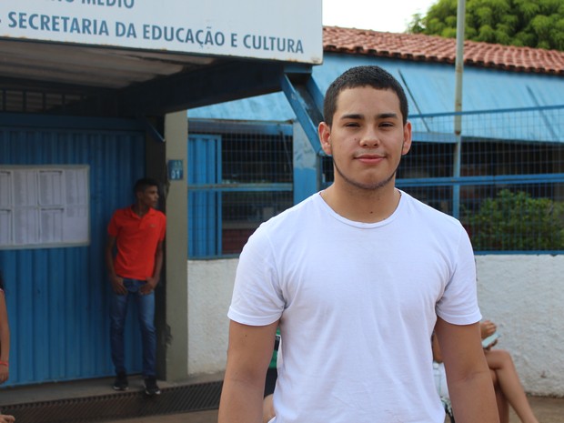 O estudante Vitor Hugo Rufino Franca disse ter mais dificuldade em Ciências da Natureza (Foto: Gilvana Giombelli/G1 )