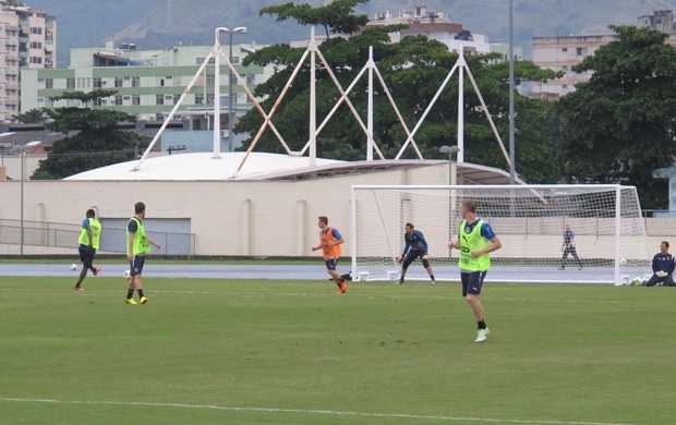 Balotelli finaliza treino Itália (Foto: Carlos Augusto Ferrari)