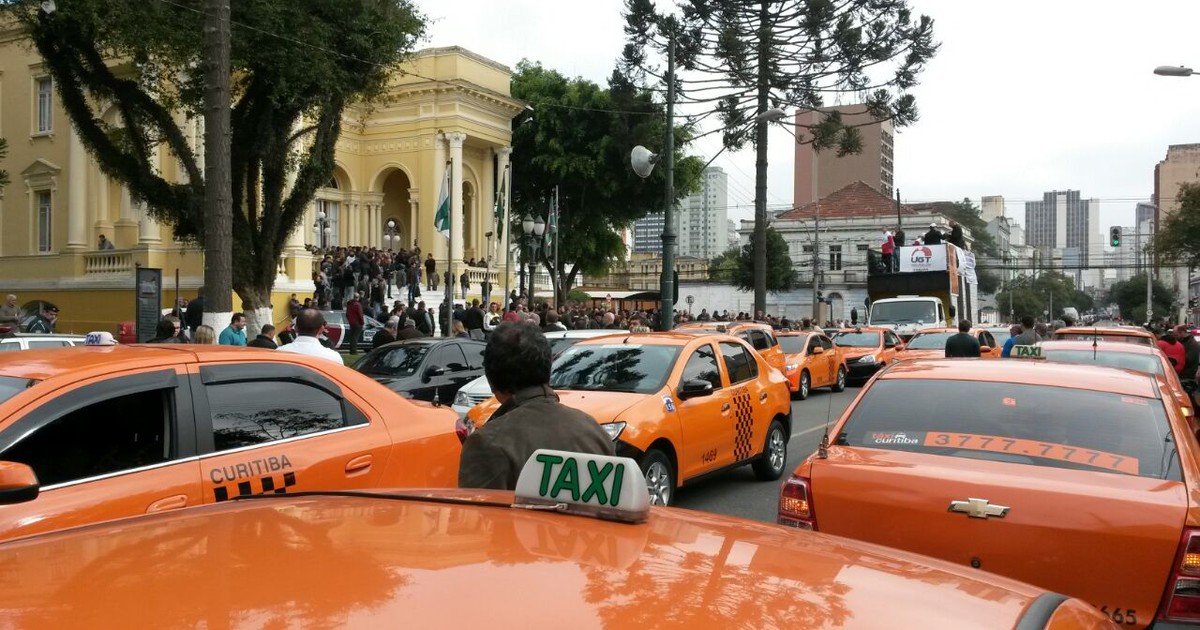 G Taxistas E Motoristas Da Uber Protestam Na C Mara De Curitiba